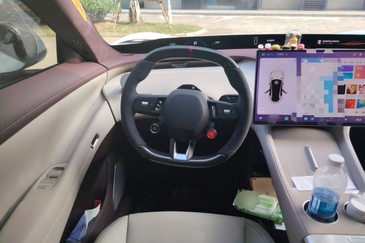 Used Xiaomi Auto YU7 2025 Ultra-Long Range High-Performance All-Wheel-Drive Max Edition Steering Wheel