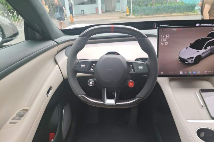 Used Xiaomi Auto YU7 2025 Ultra-Long Range High-Performance All-Wheel-Drive Max Edition Steering Wheel