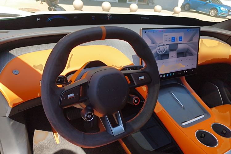Used Xiaomi Auto YU7 2025 Ultra-Long Range Rear-Wheel Drive Version Steering Wheel