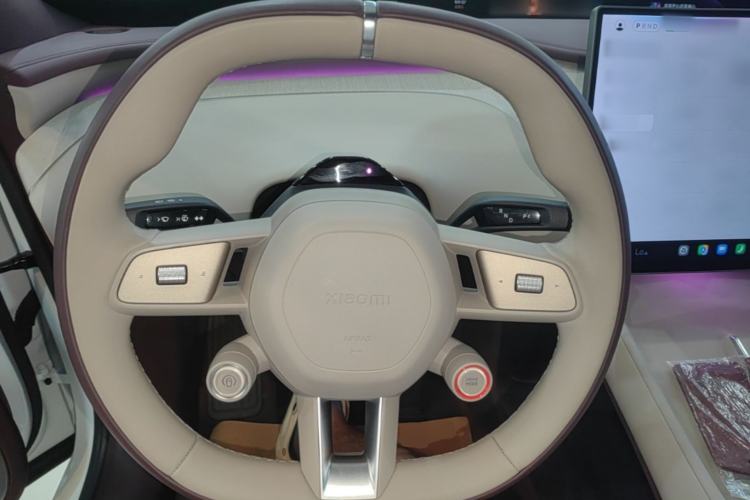 Used Xiaomi Auto YU7 2025 Ultra-Long Range Rear-Wheel Drive Version Steering Wheel