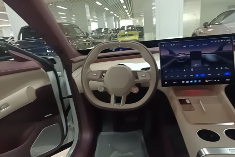 Used Xiaomi Auto YU7 2025 Ultra-Long Range High-Performance All-Wheel-Drive Max Edition Steering Wheel