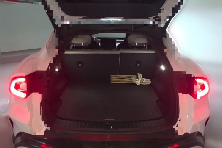 Used Xiaomi Auto YU7 2025 Ultra-Long Range High-Performance All-Wheel-Drive Max Edition Trunk