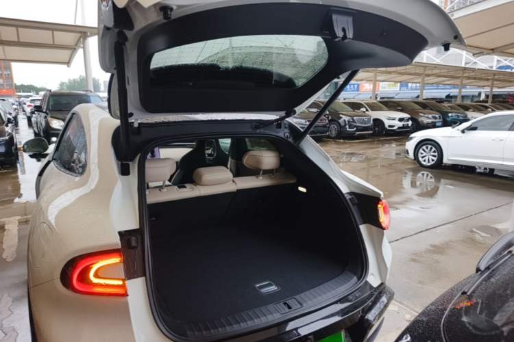 Used Xiaomi Auto YU7 2025 Ultra-Long Range High-Performance All-Wheel-Drive Max Edition Trunk