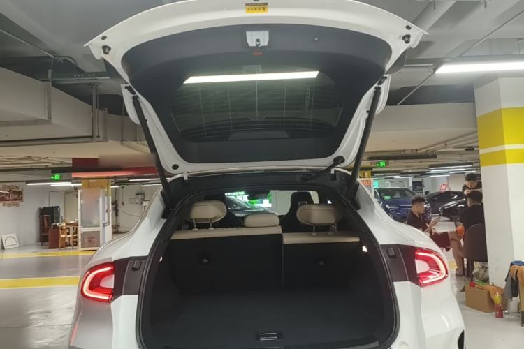 Used Xiaomi Auto YU7 2025 Ultra-Long Range High-Performance All-Wheel-Drive Max Edition Trunk