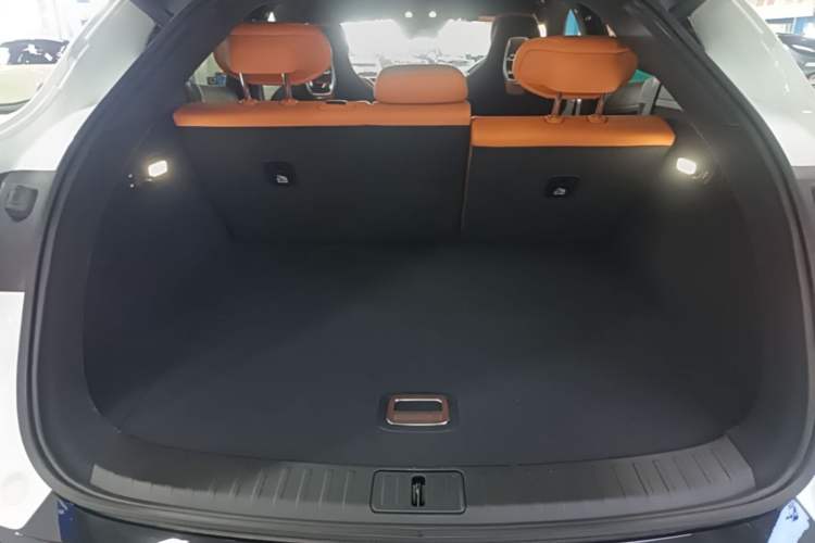 Used Xiaomi Auto YU7 2025 Ultra-Long Range High-Performance All-Wheel-Drive Max Edition Trunk