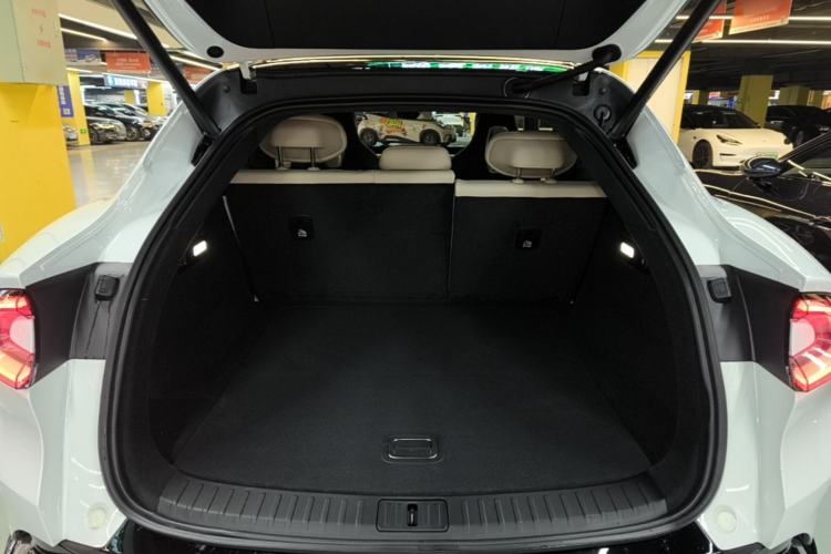 Used Xiaomi Auto YU7 2025 Ultra-Long Range High-Performance All-Wheel-Drive Max Edition Trunk