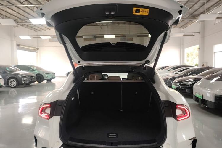 Used Xiaomi Auto YU7 2025 Ultra-Long Range High-Performance All-Wheel-Drive Max Edition Trunk