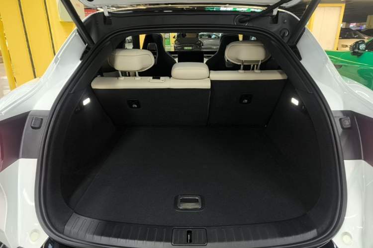 Used Xiaomi Auto YU7 2025 Ultra-Long Range High-Performance All-Wheel-Drive Max Edition Trunk