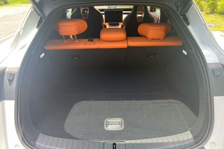 Used Xiaomi Auto YU7 2025 Ultra-Long Range High-Performance All-Wheel-Drive Max Edition Trunk