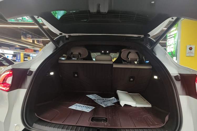 Used Xiaomi Auto YU7 2025 Ultra-Long Range High-Performance All-Wheel-Drive Max Edition Trunk