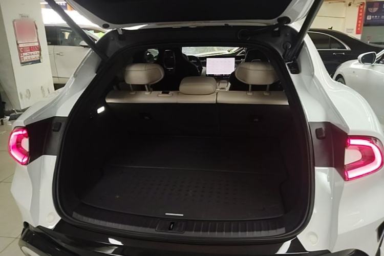 Used Xiaomi Auto YU7 2025 Ultra-Long Range High-Performance All-Wheel-Drive Max Edition Trunk