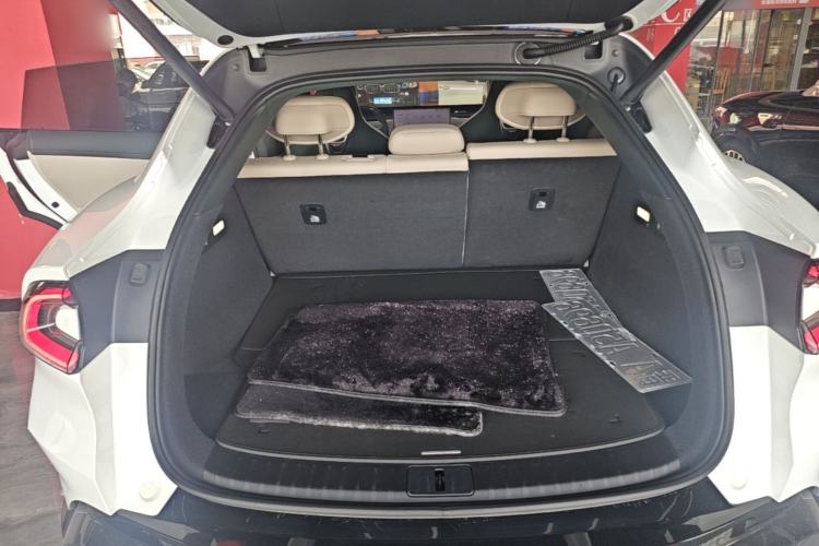 Used Xiaomi Auto YU7 2025 Ultra-Long Range High-Performance All-Wheel-Drive Max Edition Trunk