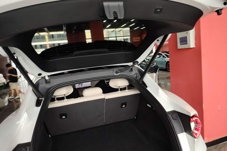Used Xiaomi Auto YU7 2025 Ultra-Long Range Rear-Wheel Drive Version Trunk