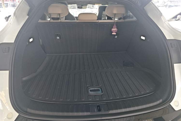 Used Xiaomi Auto YU7 2025 Ultra-Long Range High-Performance All-Wheel-Drive Max Edition Trunk