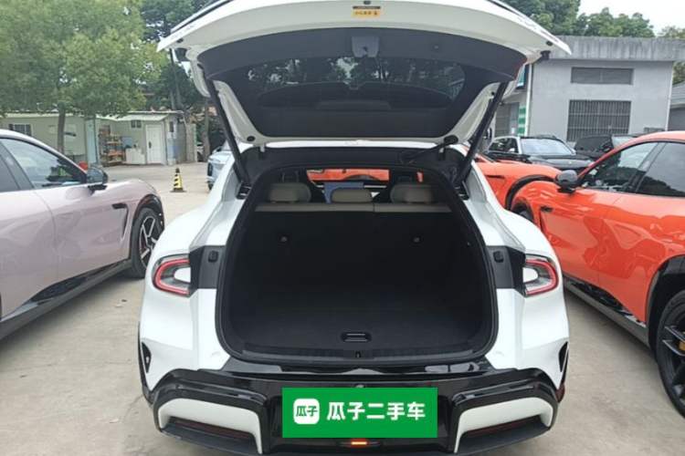 Used Xiaomi Auto YU7 2025 Ultra-Long Range High-Performance All-Wheel-Drive Max Edition Trunk