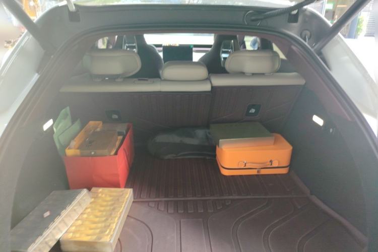 Used Xiaomi Auto YU7 2025 Ultra-Long Range High-Performance All-Wheel-Drive Max Edition Trunk