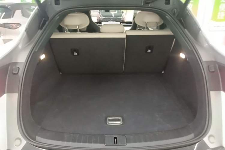 Used Xiaomi Auto YU7 2025 Ultra-Long Range Rear-Wheel Drive Version Trunk