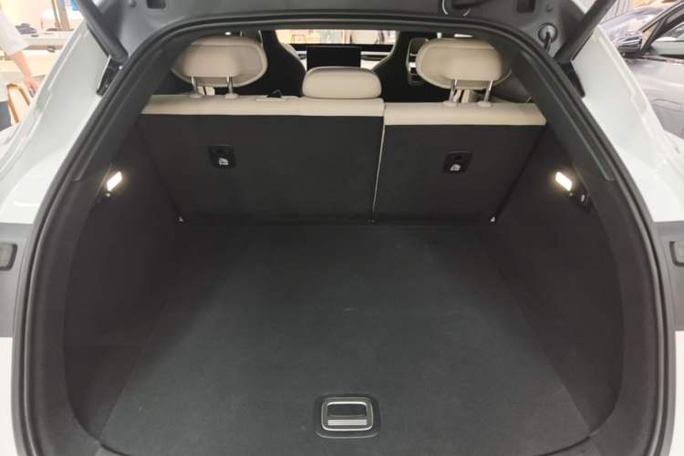 Used Xiaomi Auto YU7 2025 Ultra-Long Range High-Performance All-Wheel-Drive Max Edition Trunk
