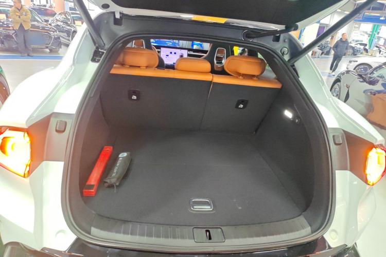 Used Xiaomi Auto YU7 2025 Ultra-Long Range High-Performance All-Wheel-Drive Max Edition Trunk