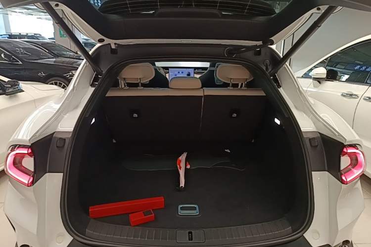 Used Xiaomi Auto YU7 2025 Ultra-Long Range High-Performance All-Wheel-Drive Max Edition Trunk
