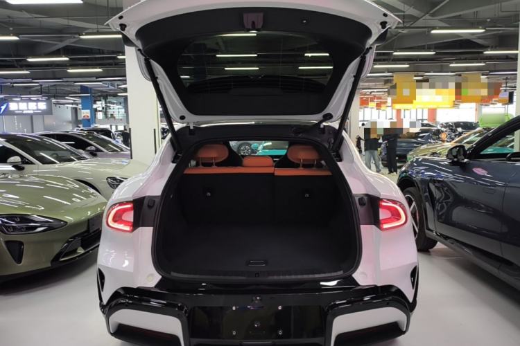 Used Xiaomi Auto YU7 2025 Ultra-Long Range High-Performance All-Wheel-Drive Max Edition Trunk