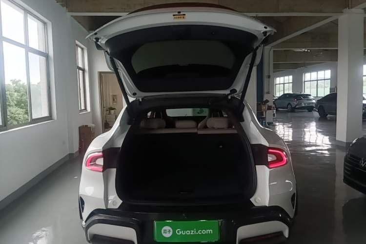 Used Xiaomi Auto YU7 2025 Ultra-Long Range High-Performance All-Wheel-Drive Max Edition Trunk