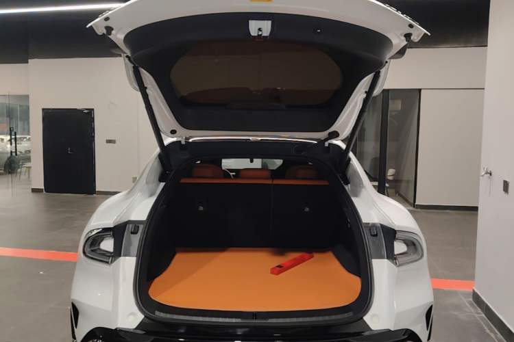 Used Xiaomi Auto YU7 2025 Ultra-Long Range High-Performance All-Wheel-Drive Max Edition Trunk