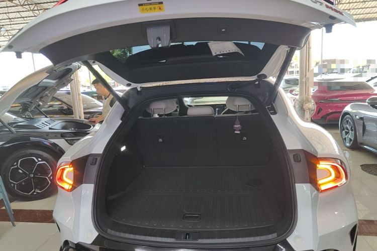 Used Xiaomi Auto YU7 2025 Ultra-Long Range High-Performance All-Wheel-Drive Max Edition Trunk