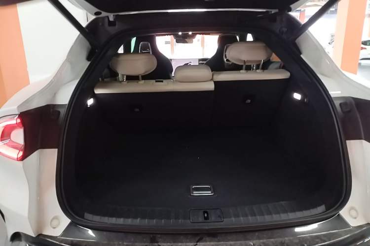 Used Xiaomi Auto YU7 2025 Ultra-Long Range High-Performance All-Wheel-Drive Max Edition Trunk