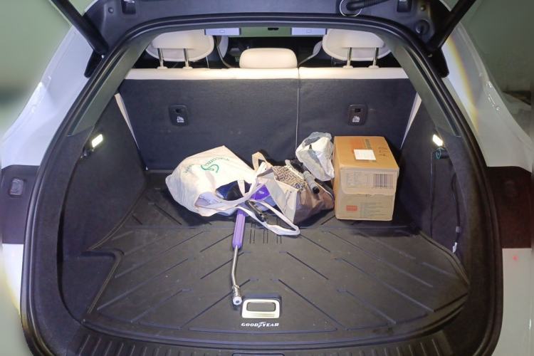 Used Xiaomi Auto YU7 2025 Ultra-Long Range High-Performance All-Wheel-Drive Max Edition Trunk