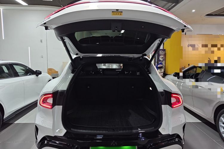 Used Xiaomi Auto YU7 2025 Ultra-Long Range High-Performance All-Wheel-Drive Max Edition Trunk
