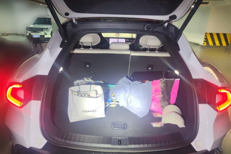 Used Xiaomi Auto YU7 2025 Ultra-Long Range High-Performance All-Wheel-Drive Max Edition Trunk
