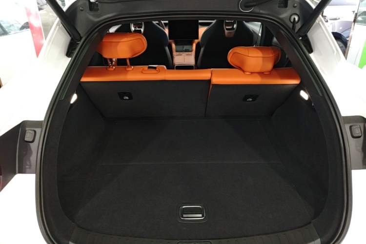 Used Xiaomi Auto YU7 2025 Ultra-Long Range High-Performance All-Wheel-Drive Max Edition Trunk