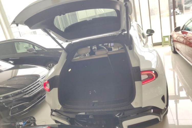 Used Xiaomi Auto YU7 2025 Ultra-Long Range High-Performance All-Wheel-Drive Max Edition Trunk