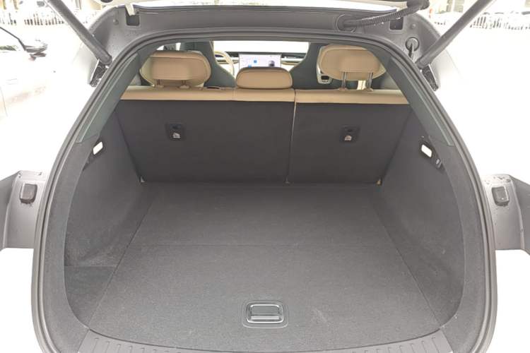 Used Xiaomi Auto YU7 2025 Ultra-Long Range High-Performance All-Wheel-Drive Max Edition Trunk