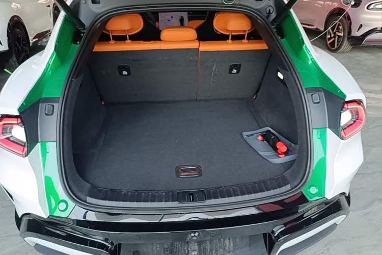 Used Xiaomi Auto YU7 2025 Ultra-Long Range Rear-Wheel Drive Version Trunk