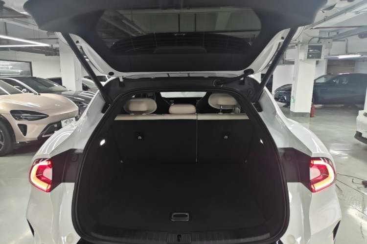 Used Xiaomi Auto YU7 2025 Ultra-Long Range High-Performance All-Wheel-Drive Max Edition Trunk