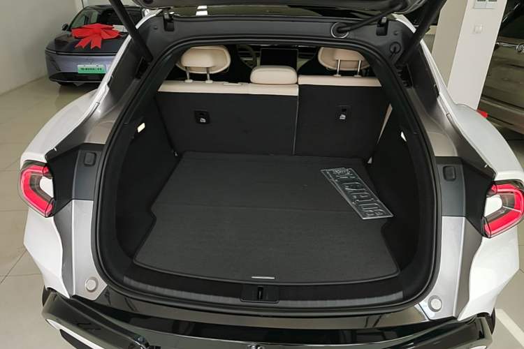 Used Xiaomi Auto YU7 2025 Ultra-Long Range Rear-Wheel Drive Version Trunk