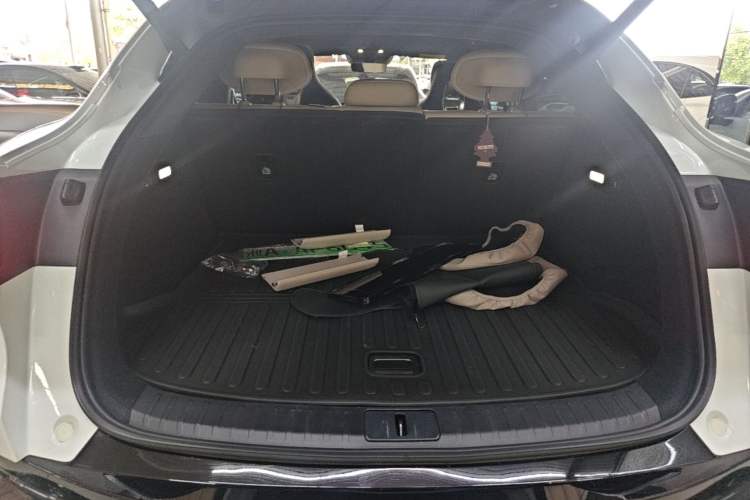 Used Xiaomi Auto YU7 2025 Ultra-Long Range High-Performance All-Wheel-Drive Max Edition Trunk