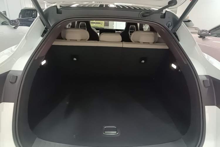Used Xiaomi Auto YU7 2025 Ultra-Long Range High-Performance All-Wheel-Drive Max Edition Trunk