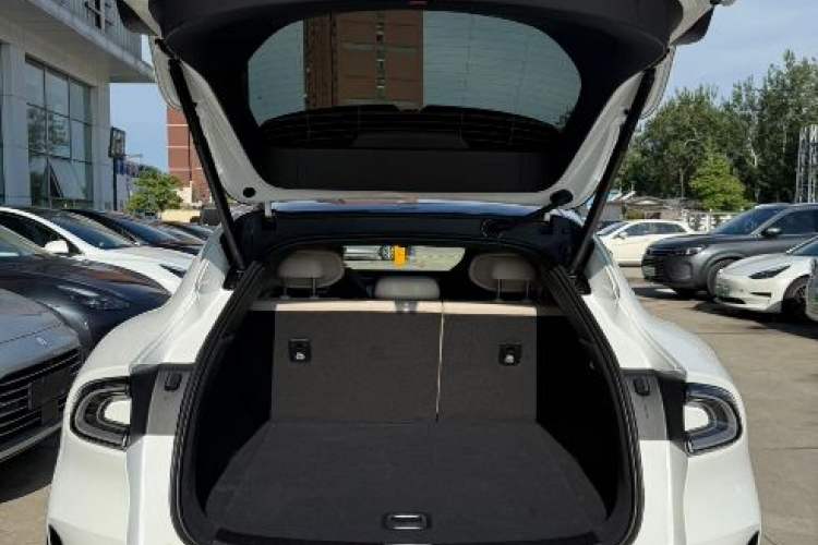 Used Xiaomi Auto YU7 2025 Ultra-Long Range High-Performance All-Wheel-Drive Max Edition Trunk
