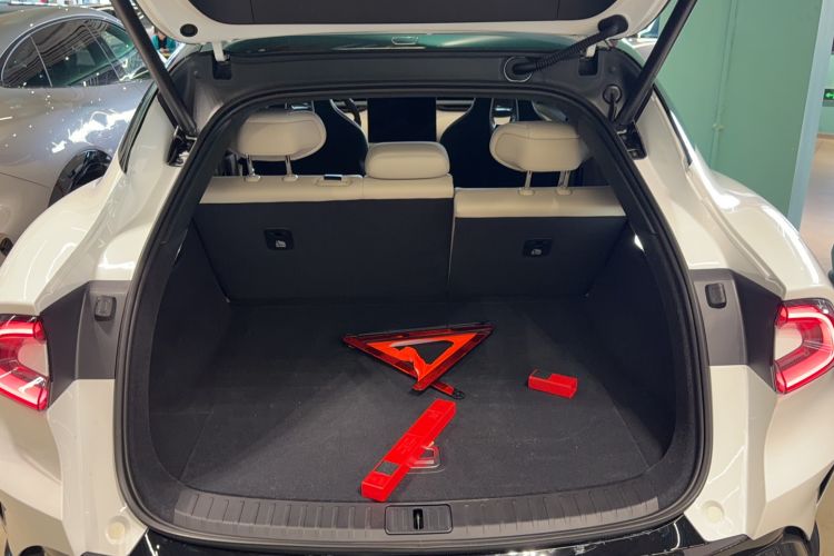 Used Xiaomi Auto YU7 2025 Ultra-Long Range High-Performance All-Wheel-Drive Max Edition Trunk