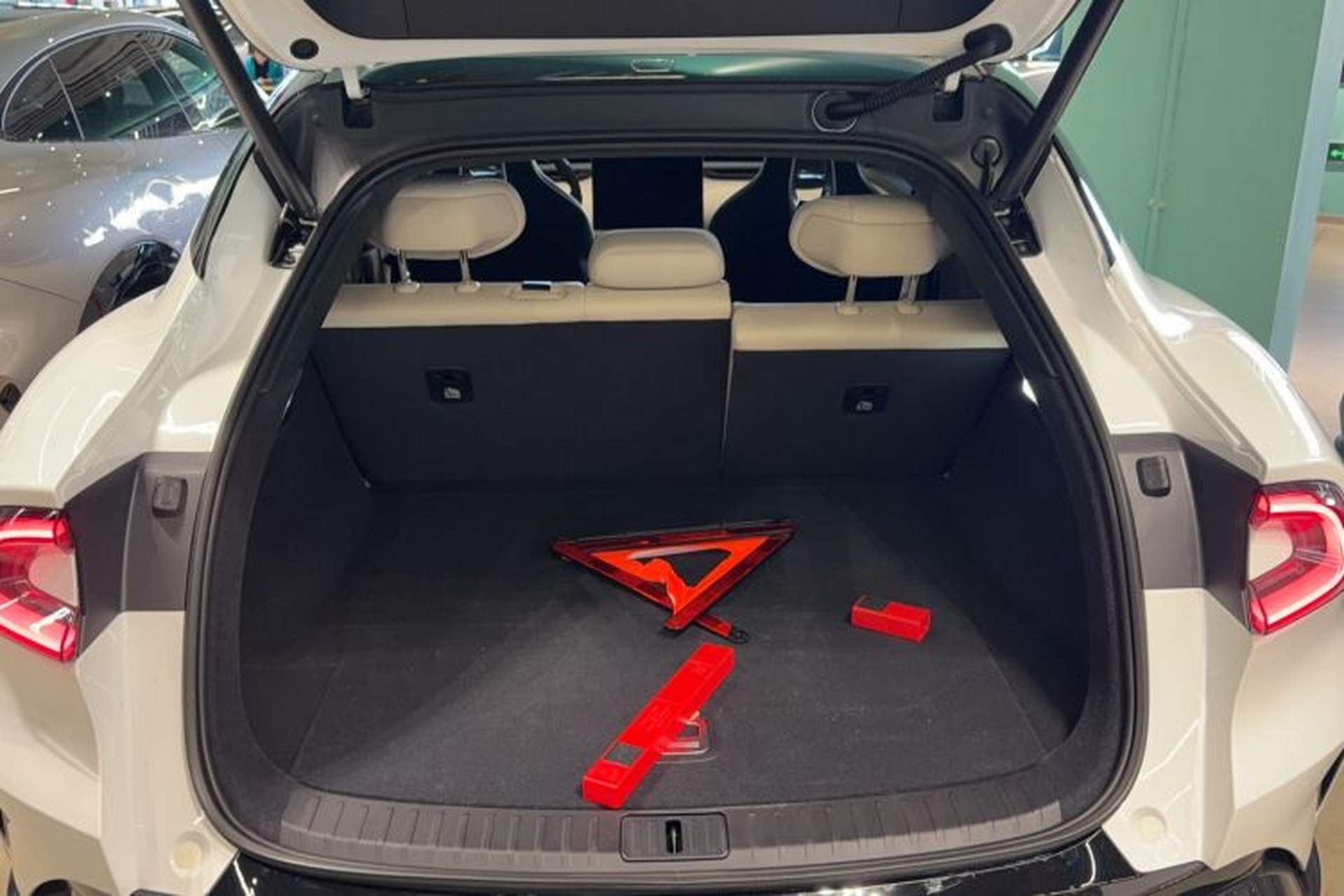 Used Xiaomi Auto YU7 2025 Ultra-Long Range High-Performance All-Wheel-Drive Max Edition Trunk