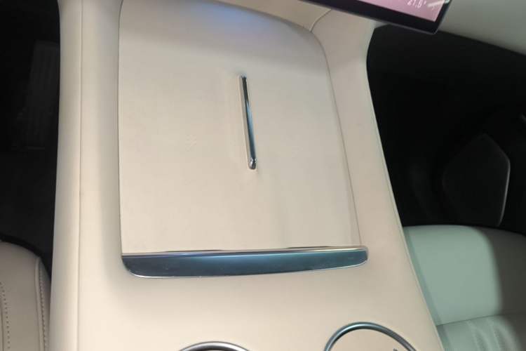 Used Xiaomi Auto YU7 2025 Ultra-Long Range High-Performance All-Wheel-Drive Max Edition Vehicle Key