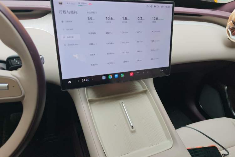 Used Xiaomi Auto YU7 2025 Ultra-Long Range Rear-Wheel Drive Version Audio And AC Panel