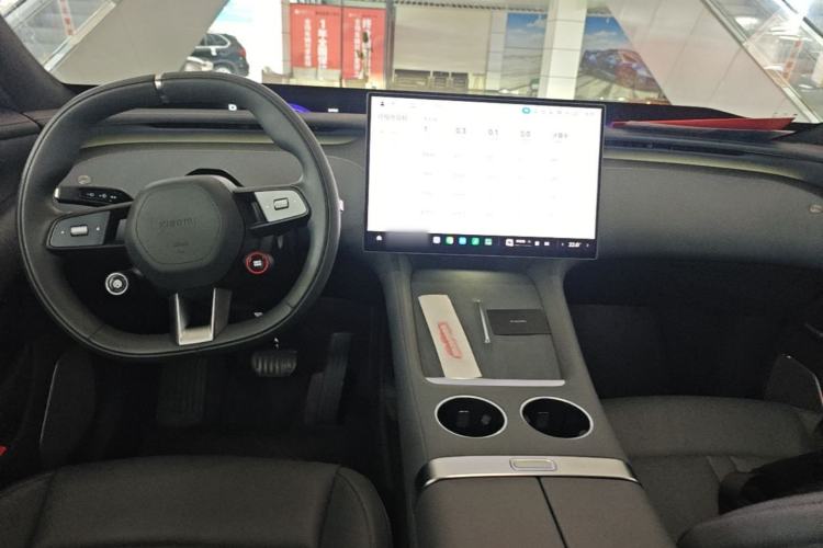 Used Xiaomi Auto YU7 2025 Ultra-Long Range High-Performance All-Wheel-Drive Max Edition Center Console