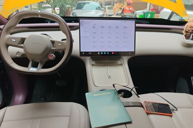 Used Xiaomi Auto YU7 2025 Ultra-Long Range Rear-Wheel Drive Version Center Console