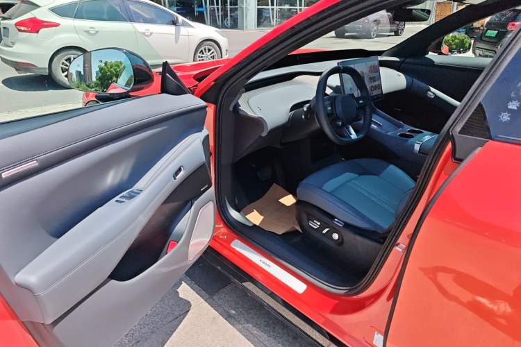 Used Xiaomi Auto YU7 2025 Ultra-Long Range High-Performance All-Wheel-Drive Max Edition Driver Seat