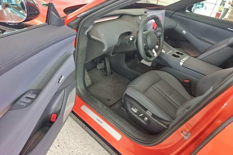 Used Xiaomi Auto YU7 2025 Ultra-Long Range High-Performance All-Wheel-Drive Max Edition Driver Seat