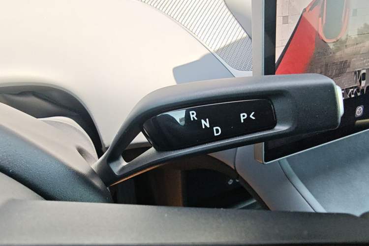 Used Xiaomi Auto YU7 2025 Ultra-Long Range High-Performance All-Wheel-Drive Max Edition Gear Lever